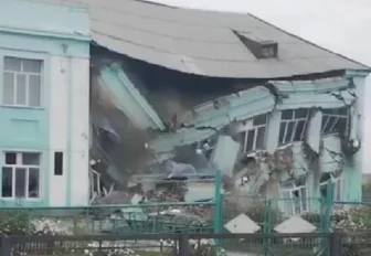 Обрушилась часть здания школы №5 в Татарске Новосибирской области