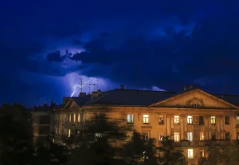 В Новосибирскую область идут грозовые дожди и шквалистый ветер