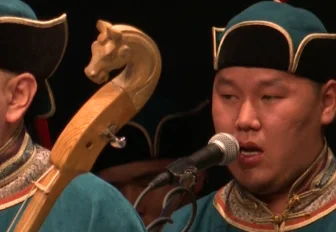 Музыку тувинских степей и гор привезли на фестиваль «Струны Сибири»