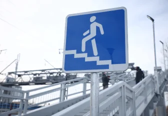 Отремонтируют пешеходный мост на остановке «Обское море» в Новосибирске