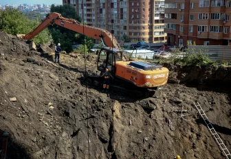 Состояние ямы в Горском после ливня оценил первый вице-мэр Новосибирска