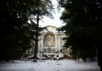 Повторную экспертизу проведут для руин дворца-курорта под Новосибирском