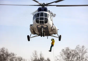 Пожарный десант отработал спуски с вертолёта под Новосибирском
