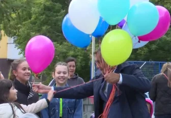 Депутат Бондаренко спел на юбилее ТОСа во дворе «Петрушка»