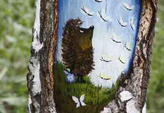 Арт-заплатками защитили деревья в сквере Сибиряков-Гвардейцев