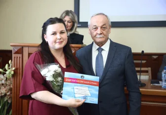 40 новосибирским педагогам вручили образовательные сертификаты