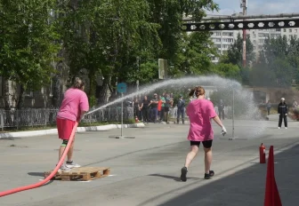 Пожарные соревнования со стрельбой водой устроили в метро Новосибирска