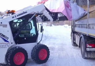 Новосибирский зоопарк отправил тонны кормов для животных в ДНР