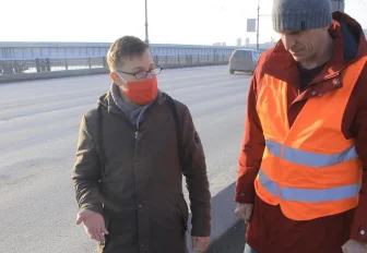 Как латали ямы на Октябрьском мосту в Новосибирске — вид сверху