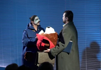 «Стакан воды» объединил английский двор и советскую эпоху в театре «Глобус»