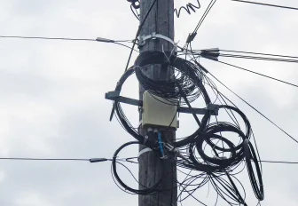 Связок проводов стало больше на опорах ЛЭП в Новосибирской области