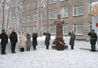 Память первого дважды Героя России увековечили в НВВКУ