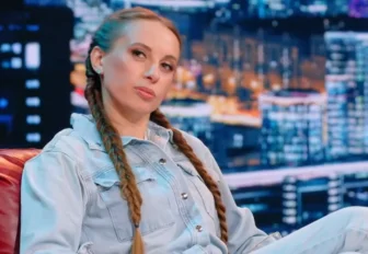 Звезда стендапа Складчикова приедет в Сибирь учиться на бальзамировщика