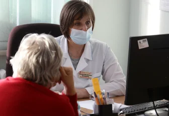 Масочный режим введут в поликлиниках Новосибирска из-за всплеска ОРВИ