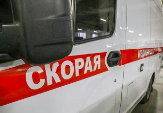 Медики эвакуировали пациентку под Новосибирском по колено в ледяной воде