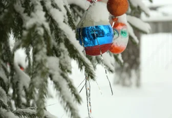 МЧС запретило новосибирцам украшать подъезды мишурой