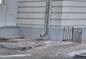 В Новосибирске мальчик погиб от удара током от водосточной трубы