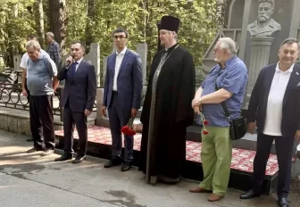 Память отцов-основателей почтил мэр Максим Кудрявцев накануне Дня города