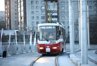 Трамваи пустили по 632-метровой эстакаде на площади Труда в Новосибирске