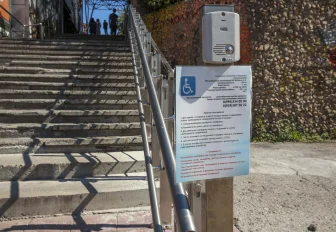 Подъёмными платформами оснастят пешеходный мост на Красном проспекте