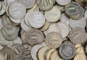 Обменивать монеты на купюры начали в пригородном вокзале Новосибирска