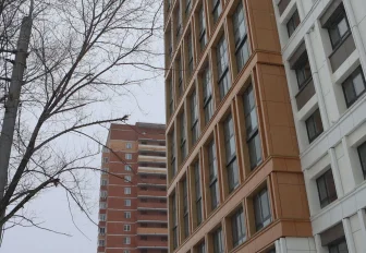 Обманутые дольщики спустя 20 лет получили ключи от дома на Невельского