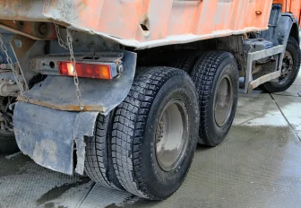 Новосибирских застройщиков оштрафуют за грузовики с грязными колёсами