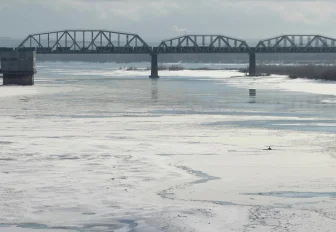 Новосибирцев попросили не выходить на подтаявший лёд