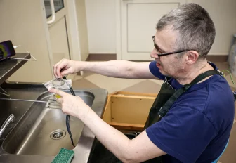 Проснулись гады: весеннюю приёмку змей начали в новосибирском серпентарии