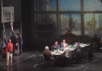 Спектакль «12» Никиты Михалкова собрал аншлаг в новосибирском «Глобусе»