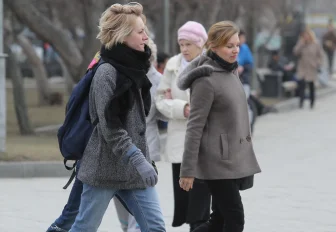 Коровий принт и приталенный жакет: стилист назвала модные тренды весны