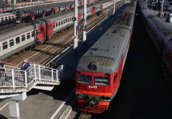 За полцены поедут школьники и студенты в электричках с 1 сентября