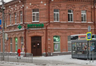 Здание аптеки на Красном проспекте хотят украсить необычным барельефом