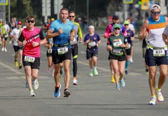 Как в Новосибирске прошёл Сибирский фестиваль бега: 25 ярких кадров