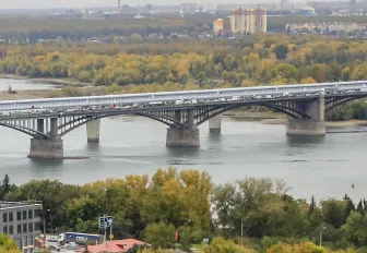 Спасателям удалось отговорить новосибирца от прыжка с моста