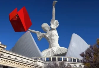 Купол новосибирского оперного театра превратили в музыкальную шкатулку