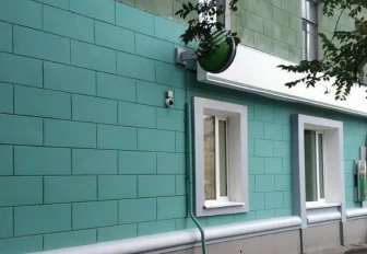 Как отреставрировали и перекрасили зелёную «сталинку» на улице Котовского