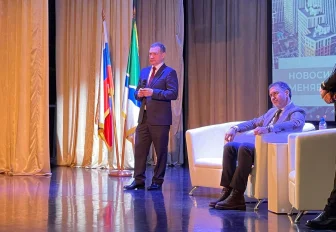 Ветхие дома, пробки и ливнёвки: о чём спрашивали мэра жители левобережья