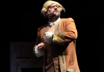 В двухсотлетний мрак мифа о Моцарте погрузили зрителей «Старого дома»