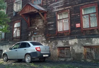 Двухэтажный деревянный дом исчезнет со Степной за восемь дней