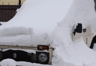 Как вытащить машину из сугроба: полезные лайфхаки