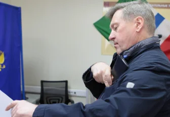 Мэр Новосибирска Анатолий Локоть проголосовал на выборах губернатора