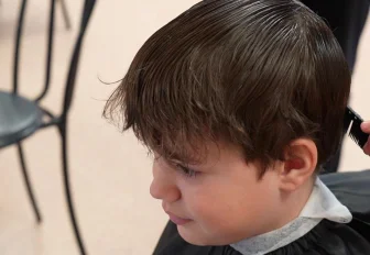 Новосибирские барберы бесплатно постригли детей бойцов спецоперации