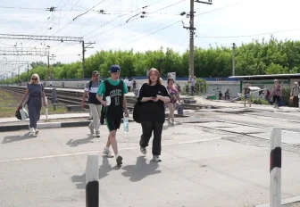 Берегись поезда: о резонансных инцидентах на переезде рассказали в ЗСЖД