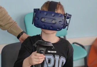 Инклюзивную мастерскую с дронами и VR-очками развернули на базе НГТУ