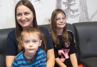 Для детей и мам: семьи проходят 14-дневную реабилитацию в центре «Заря»