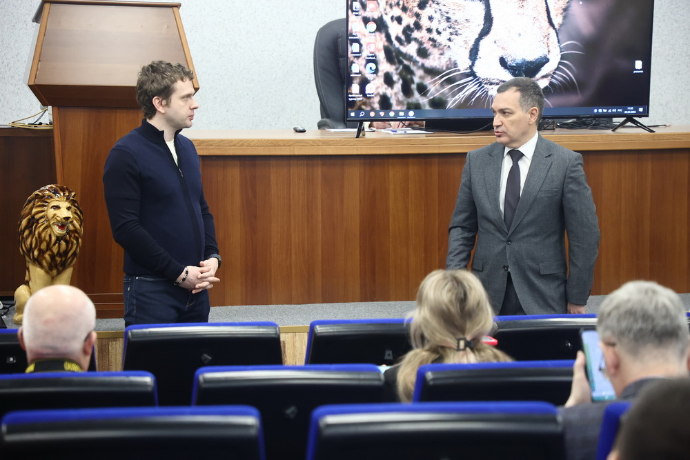 Директор зоопарка Андрей Шило и мэр Максим Кудрявцев