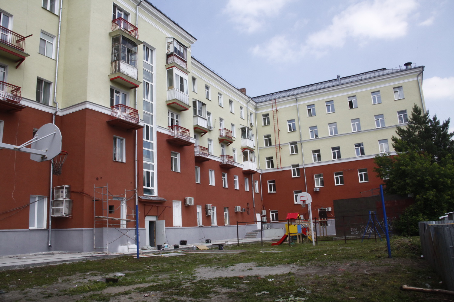 Дом на проспекте Дзержинского, 42