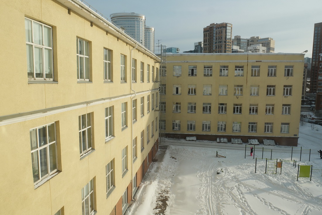 В лицее №12 на улице Серебренниковской