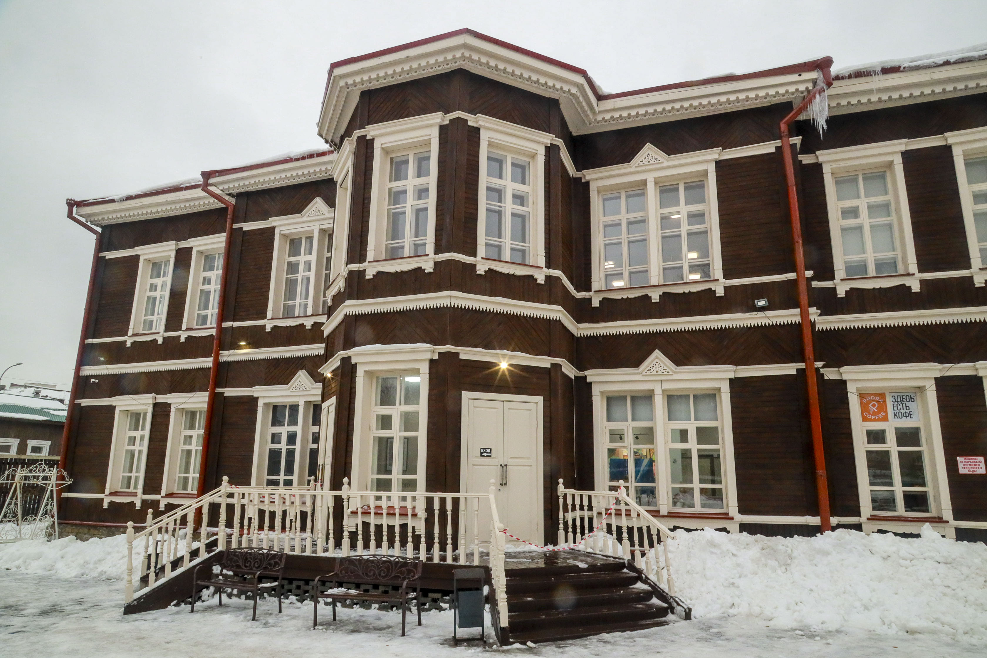 Здание на ул. Владимировской, 10